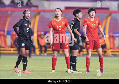 Foshan, Chine. 19 Jan, 2017. **Un usage éditorial uniquement. Chine OUT** L'équipe féminine chinoise bat l'équipe féminine de la Thaïlande au match de football à Foshan, Guangdong, la Chine du sud. Crédit : SIPA Asie/ZUMA/Alamy Fil Live News Banque D'Images