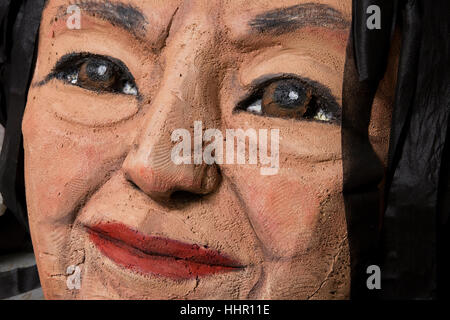 Seattle, USA. 19 Jan, 2017. Masque de Dolores Huerta à l'Womxn urbain à construire Art Mars oeuvres. Dix grandes marionnettes femmes fortes sont construites pour l'Womxn sur Mars de Seattle. D'être représentés sont des figures féministes actuelles et historiques y compris Dolores Huerta, Rosa Parks et Helen Keller. La marche aura lieu le 21 janvier 2017 en solidarité avec la Marche des femmes sur Washington D.C. Crédit : Paul Gordon/Alamy Live News Banque D'Images