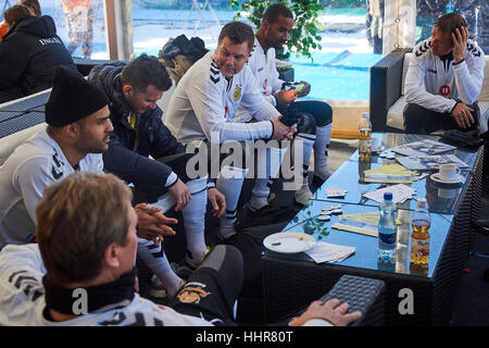 Arosa, Suisse, le 20 janvier 2017. L'Allemagne de l'équipe se prépare pour le jeu à la 7ème Coupe du Monde de Football Neige Inofficiel à Arosa. © Rolf Simeon/bildgebend.ch/Alamy Live News Banque D'Images