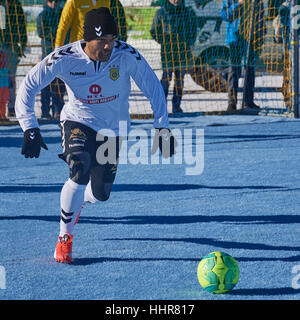 Arosa, Suisse, le 20 janvier 2017. David Odonkor au cours de la 7e Coupe du Monde de Football Neige Inofficiel à Arosa. © Rolf Simeon/bildgebend.ch/Alamy Live News Banque D'Images