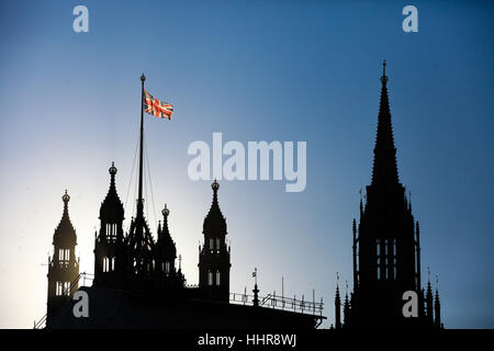 Westminster, London, UK. 20 Jan, 2017. Silhouette de Big Ben sur un après-midi ensoleillé mais froid à Londres : Crédit Dinendra Haria/Alamy Live News Banque D'Images