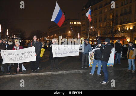 Berlin, Allemagne. 20 Jan, 2017. Rallye Pro-Trump avec drapeaux russes à Berlin Crédit : Markku Rainer Peltonen/Alamy Live News Banque D'Images