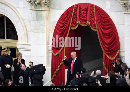 Washington, USA. 20 Jan, 2017. L'atout de Donald arrive pour sa cérémonie d'investiture présidentielle au Capitole à Washington, DC, États-Unis, le 20 janvier, 2017. Credit : Yin Bogu/Xinhua/Alamy Live News Banque D'Images