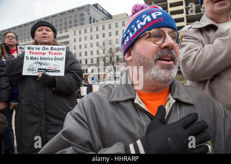 Washington, USA. Le 20 janvier, 2017. Les partisans du Président Donald Trump lors de son investiture. Crédit : Jim West/Alamy Live News Banque D'Images