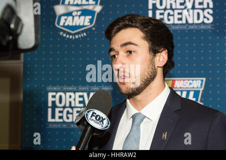 Charlotte, USA. 20 Jan, 2017. Chase Elliott sur le tapis rouge à la NASCAR Hall of Fame de la cérémonie, à Charlotte, Caroline du Nord Richard Childress, Rick Hendrick, Mark Martin, Raymond Parks, et Benny Parsons ont été intronisées au Temple de la renommée. Crédit : Jason Walle/ZUMA/Alamy Fil Live News Banque D'Images