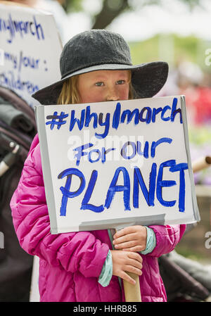 Christchurch, Nouvelle-Zélande. 21 Jan, 2017. Des centaines de personnes, jeunes et vieux, se sont rassemblés et ont défilé dans le cadre de la Marche des femmes, l'une des centaines de prendre place pendant toute le monde en solidarité avec la Marche des femmes à Washington, D.C. Crédit : PJ Heller/ZUMA/Alamy Fil Live News Banque D'Images