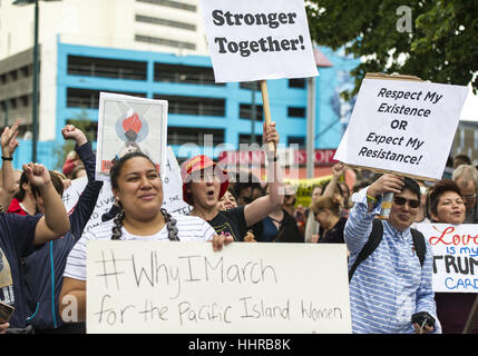 Christchurch, Nouvelle-Zélande. 21 Jan, 2017. Des centaines de personnes, jeunes et vieux, se sont rassemblés et ont défilé dans le cadre de la Marche des femmes, l'une des centaines de prendre place pendant toute le monde en solidarité avec la Marche des femmes à Washington, D.C. Crédit : PJ Heller/ZUMA/Alamy Fil Live News Banque D'Images