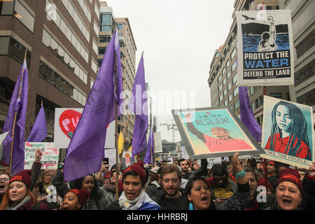 Washington, USA. Le 20 janvier, 2017. Les manifestants dans les rues le jour de l'inauguration de Donald J. Trump comme président des États-Unis. Crédit : Susan Pease/Alamy Live News Banque D'Images