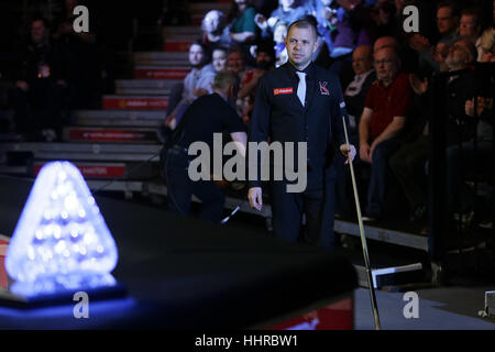 Londres, Royaume-Uni. 20 Jan, 2017. Barry Hawkins de l'Angleterre arrive pour le match quart avec Mark Selby, d'Angleterre, au Snooker Masters 2017 à l'Alexandra Palace à Londres, au Royaume-Uni. Hawkins a gagné 6-3. Crédit : Tim Irlande/Xinhua/Alamy Live News Banque D'Images