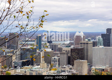 Montréal, Canada - Vue de Montréal depuis le mont Royal pendant la saison d'automne Banque D'Images