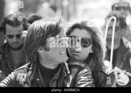 Peter Fonda et Nancy Sinatra sur le tournage de "The Wild Angels" Banque D'Images