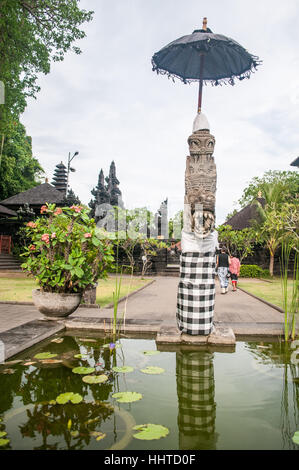 Fontaine dans une zone d'eau,Goa Lawah, Bali, Indonésie Banque D'Images