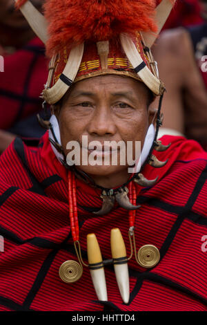 Portrait d'un membre d'un Apoksah Pochury la troupe (village) à la scène du Festival 2015 Calao, Kisama, village du district de Kohima, Nagaland, Inde Banque D'Images