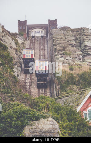 La falaise East Hill Railway cable ascenseur funiculaire à Hastings sur une froide journée d'hiver Banque D'Images