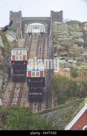 La falaise East Hill Railway cable ascenseur funiculaire à Hastings sur une froide journée d'hiver Banque D'Images