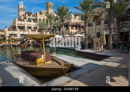 Dubaï, Émirats arabes unis - le 18 janvier 2017:vue du Souk Madinat Jumeirah, DUBAÏ, ÉMIRATS ARABES UNIS Banque D'Images