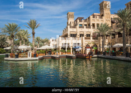 Dubaï, Émirats arabes unis - le 18 janvier 2017:vue du Souk Madinat Jumeirah, DUBAÏ, ÉMIRATS ARABES UNIS Banque D'Images