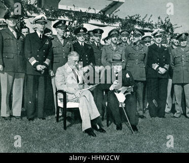 Franklin D. Roosevelt et Winston Churchill à Casablanca, mars 1943. FDR : 32e président des États-Unis (1933-1945), a conduit les ETATS-UNIS PENDANT LA SECONDE GUERRE MONDIALE. 30 janvier 1882 - 13 avril 1945. WC : homme politique britannique et premier ministre 1874-1965. PM : 1940-1945 et 1951-1955 Banque D'Images