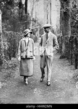 Le duc et la duchesse de York (Prince Albert, plus tard le roi George VI et Elizabeth Bowes-Lyon, plus tard la reine mère), en prenant un Banque D'Images