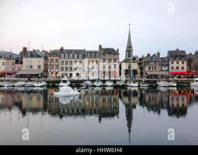 En hiver vieux port de Honfleur, Basse-normandie, France Banque D'Images