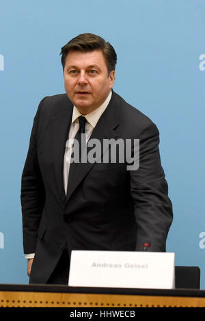 Presser, de Michael Mueller, maire de Berlin, Andreas Geisel, Sénateur de l'Intérieur à Berlin et Klaus Kandt, chef de la police au Rotes Rathaus. Ils sont d'informer sur l'état actuel de l'enquête concernant le marché de Noël de Berlin présumés Attentat le soir du 19 décembre 2016. Avec : Andreas Geisel Où : Berlin, Allemagne Quand : 20 Déc 2016 Crédit : Patrick Hoffmann/WENN.com Banque D'Images