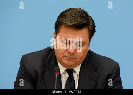 Presser, de Michael Mueller, maire de Berlin, Andreas Geisel, Sénateur de l'Intérieur à Berlin et Klaus Kandt, chef de la police au Rotes Rathaus. Ils sont d'informer sur l'état actuel de l'enquête concernant le marché de Noël de Berlin présumés Attentat le soir du 19 décembre 2016. Avec : Andreas Geisel Où : Berlin, Allemagne Quand : 20 Déc 2016 Crédit : Patrick Hoffmann/WENN.com Banque D'Images