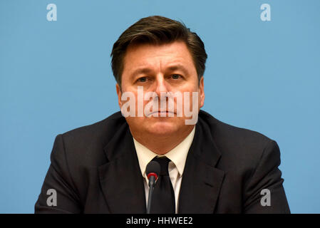 Presser, de Michael Mueller, maire de Berlin, Andreas Geisel, Sénateur de l'Intérieur à Berlin et Klaus Kandt, chef de la police au Rotes Rathaus. Ils sont d'informer sur l'état actuel de l'enquête concernant le marché de Noël de Berlin présumés Attentat le soir du 19 décembre 2016. Avec : Andreas Geisel Où : Berlin, Allemagne Quand : 20 Déc 2016 Crédit : Patrick Hoffmann/WENN.com Banque D'Images