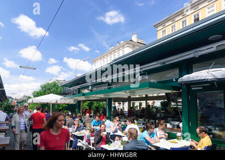 Wien, Vienne : marché Naschmarkt ; petit-déjeuner le samedi, dimanche matin 06, Wien, Autriche. Banque D'Images