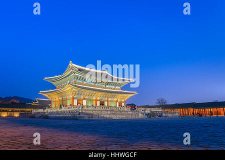 Gyeongbokgung Palace la nuit, Séoul, Corée du Sud Banque D'Images