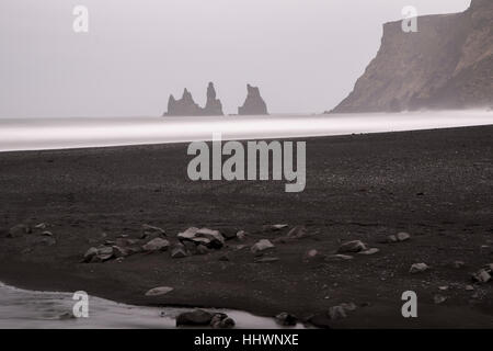 Plage de sable noir de l'Islande Banque D'Images