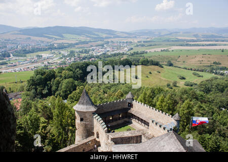 Belle vue depuis la tour du château de la vallée, Slovaquie Banque D'Images