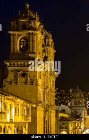 La Compañia de Jesus (Compagnie de Jésus), l'Église La Merced Church Bell Tower en arrière-plan, Cusco, Pérou Banque D'Images