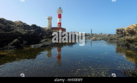 Fuerteventura, Îles Canaries : vue sur le phare de Toston, près du village de pêcheurs d'El Cotillo, le 3 septembre 2016 Banque D'Images