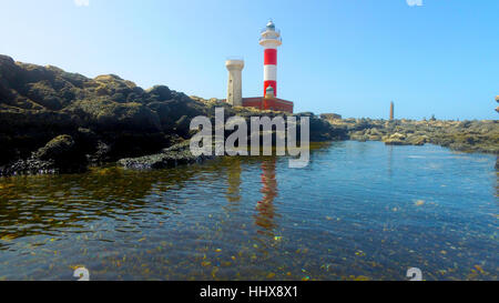 Fuerteventura, Îles Canaries : vue sur le phare de Toston, près du village de pêcheurs d'El Cotillo, le 3 septembre 2016 Banque D'Images