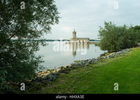 Normanton église sur Rutland Water, Leicestershire Banque D'Images