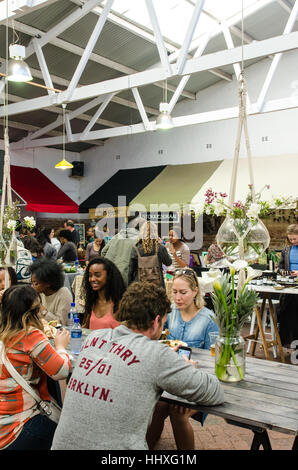 Neighborgoods Market dans l'ancienne usine de biscuits Cape Town Banque D'Images