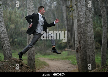 Un homme dans les bois Banque D'Images