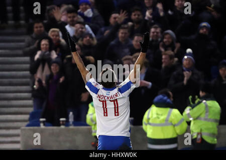 Brighton & Hove Albion's Anthony Knockaert marque son deuxième but du côté du jeu au cours de la Sky Bet Championship match au stade AMEX, Brighton. Banque D'Images