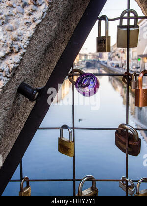 Milano Navigli love locks Banque D'Images