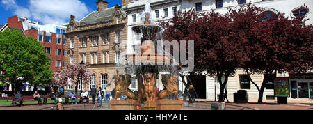 Fontaine à eau à la place de l'hôtel de ville, ville de Leicester, Leicestershire, Angleterre, Grande-Bretagne, Royaume-Uni Banque D'Images