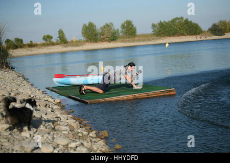 Coucher de wakeboard session en Alpipark. Banque D'Images