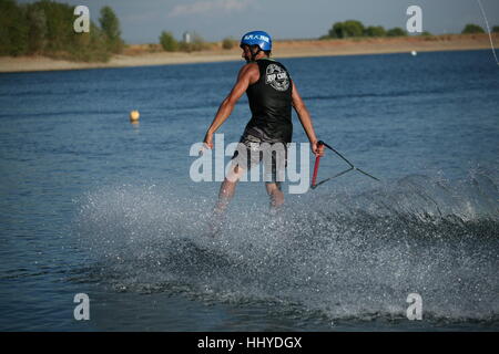 Coucher de wakeboard session en Alpipark. Banque D'Images