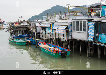 Maisons typiques sur pilotis dans le village de Tai O Banque D'Images