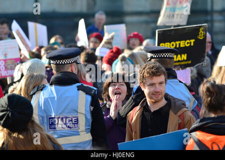 Bristol, Royaume-Uni. 21 Jan, 2017. Bristol, Royaume-Uni les foules de manifestants vu sur College Green . Retour Bretagne marché ouvert. Robert Timoney/AlamyLiveNews Banque D'Images