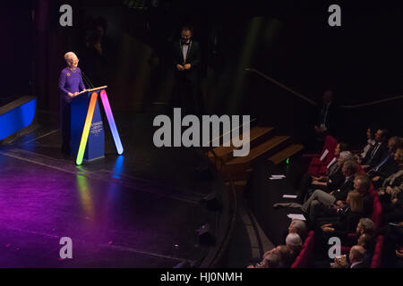 Aarhus, Danemark. 21 Jan, 2017. La Reine Margrethe II de Danemark adresse à un public de VIP's lors de la cérémonie d'ouverture d'Aarhus 2017 Capitale Européenne ou la culture. Dans son discours, l'ancien combattant a encouragé monarque danois d'être fiers de ce que la ville d'Aarhus a obtenus. Credit : Matthew James Harrison/Alamy Live News Banque D'Images