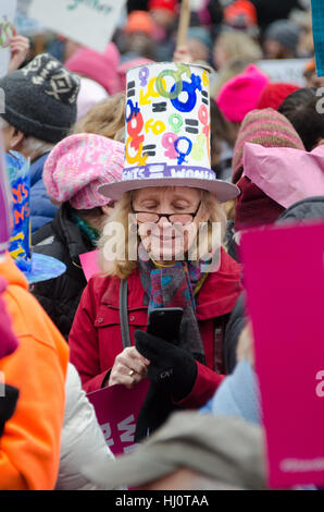 Augusta, Maine, USA. 21 Jan, 2017. La Marche des femmes sur Maine rassemblement devant le Capitole de l'État du Maine. La marche sur le Maine est une soeur rassemblement pour la Marche des femmes sur l'État de Washington. Crédit : Jennifer Booher/Alamy Live News Banque D'Images