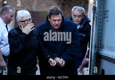 Robert Trigg arrive en détention à Lewes Crown Court en Angleterre pour le procès. Banque D'Images