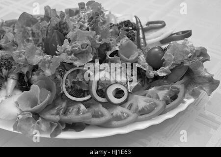 Salade Mixte connu comme le 'jardin' sur la grande assiette Banque D'Images