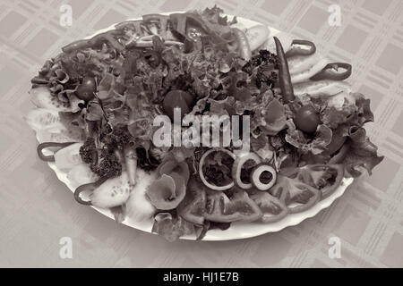 Salade Mixte connu comme le 'jardin' sur la grande assiette Banque D'Images