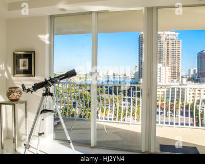 Showcase Luxury Condo Salle de séjour et balcon, Fort Lauderdale, FL, USA Banque D'Images